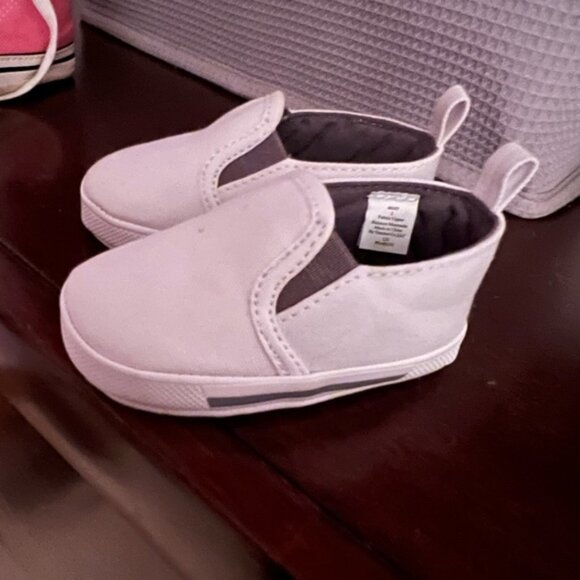 White slip on shoes - Picture 1 of 4